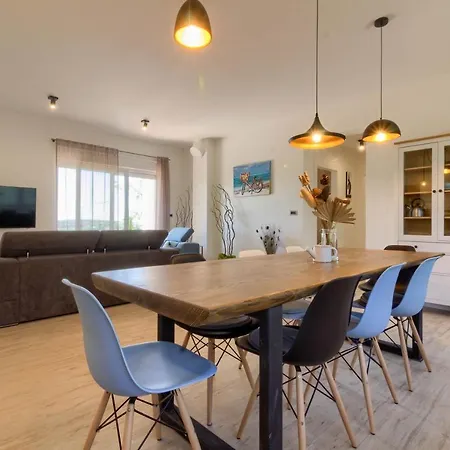 Senorita In With Pool * 풀라