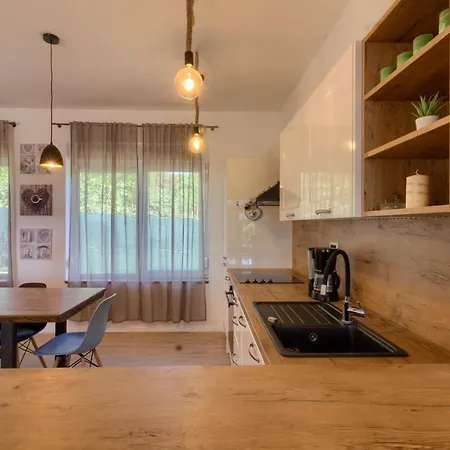 Senorita In With Pool * Pula