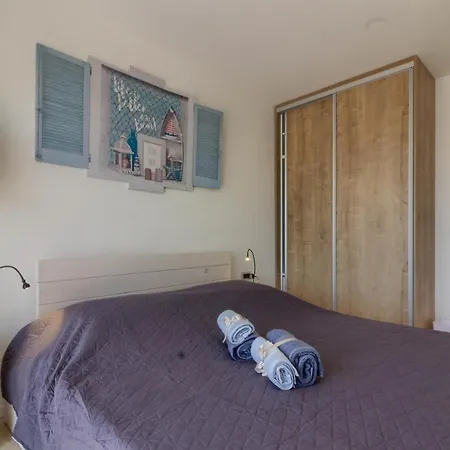 Senorita In With Pool