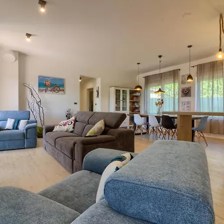 Villa Senorita In With Pool Pula