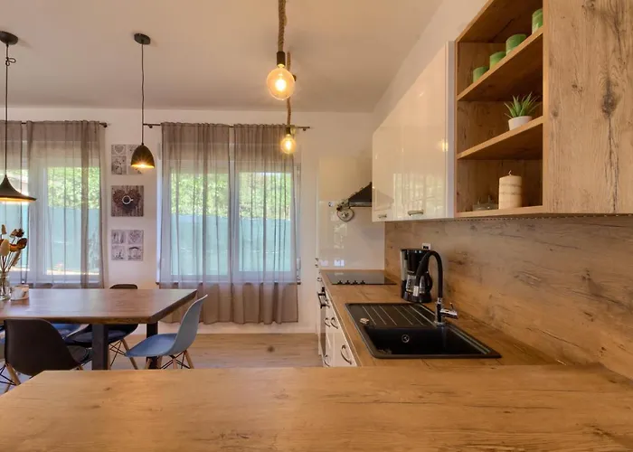 Senorita In With Pool * Pula