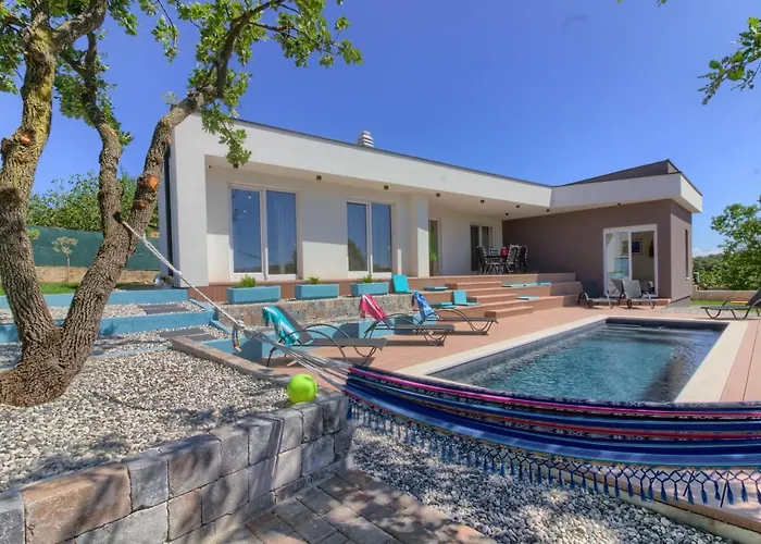 Senorita In With Pool