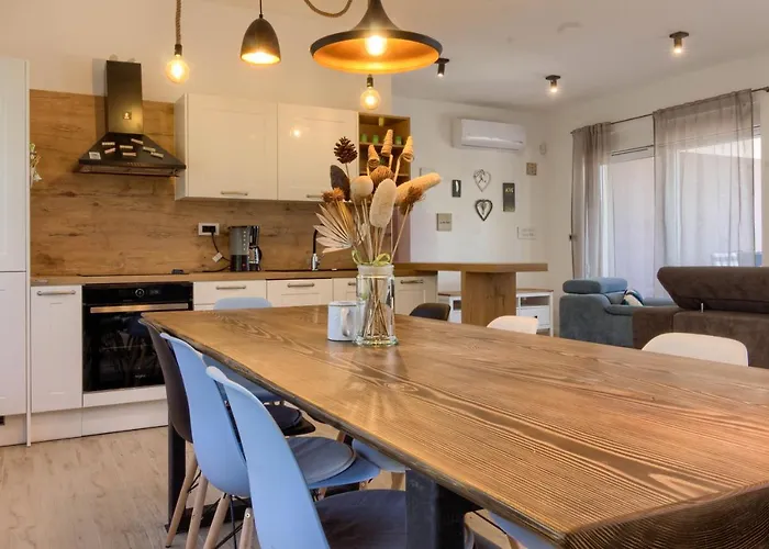 Villa Senorita In With Pool Pula