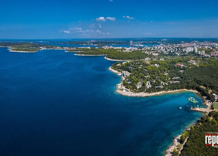 Senorita In With Pool * Pula