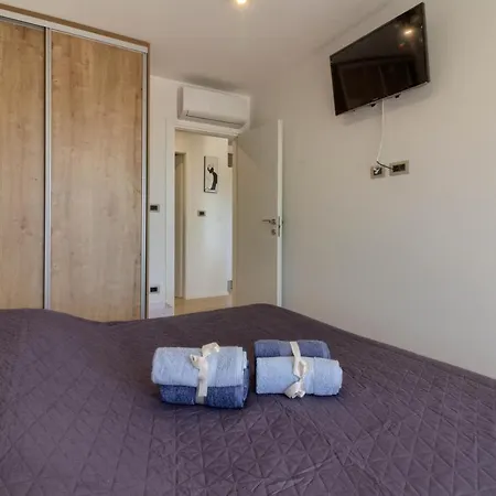 Villa Senorita In With Pool Pula